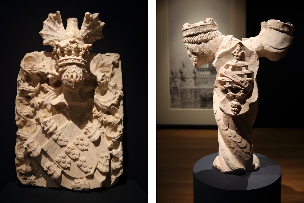 39: Royal Coat of Arms (1505) 
38: Two-headed Fountain (reproduction 1501-1515)