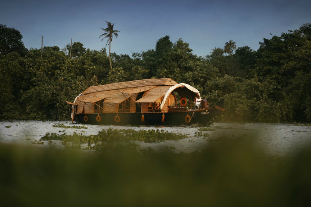 DAY 6: BACKWATERS 
Houseboat cruise 
Backwaters and Vembanad lake 