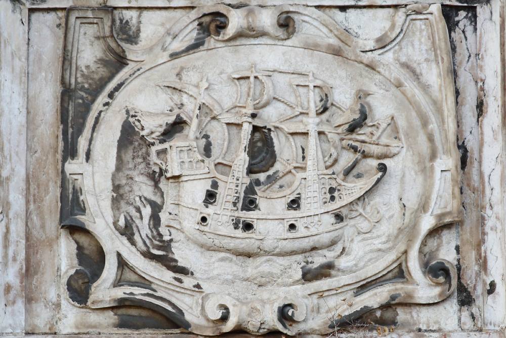 Lisbon Municipality Coat of Arms in the Chafariz D’El Rei (King’s Fountain) in the lower part of Alfama. Lisbon, Portugal, c. 1570.