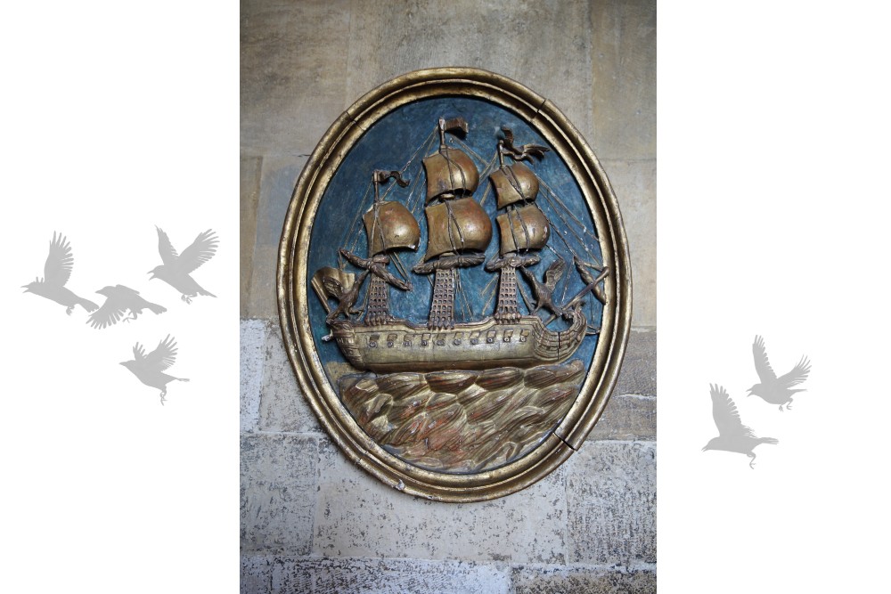 Sé de Lisboa, Lisbon Cathedral or simply the Sé. The image on the coat of arms commemorates the voyage of the relics of Saint Vincent of Saragossa, patron saint of Lisbon.