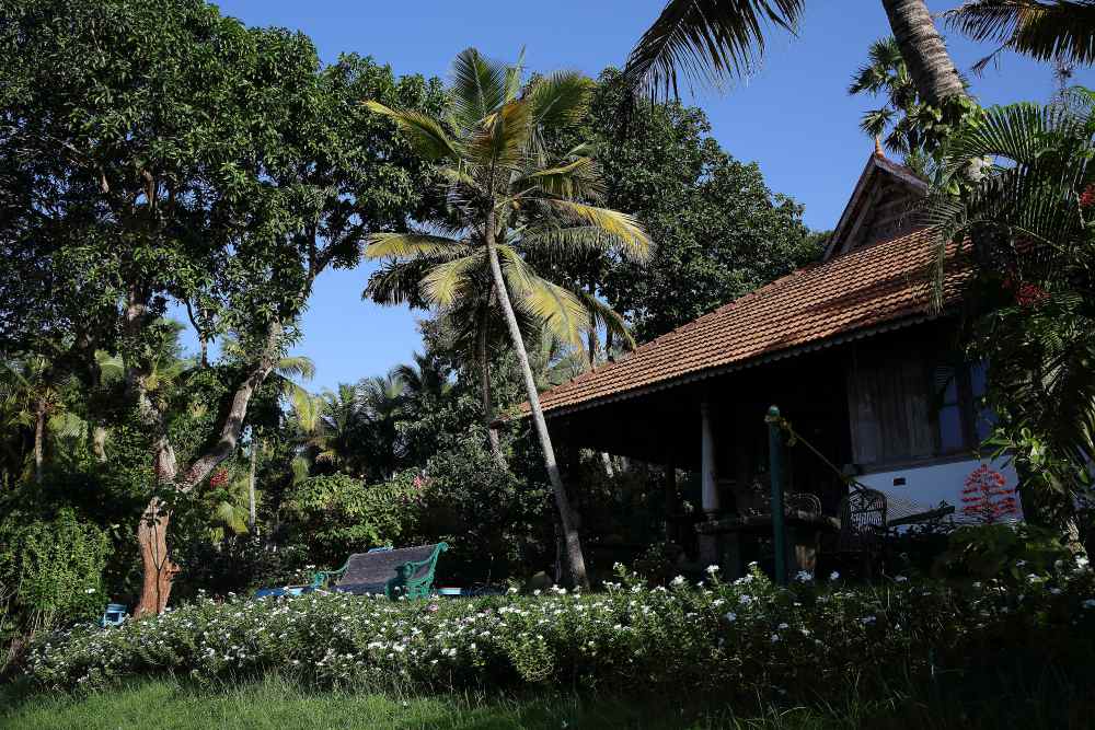 KERALA HOUSE DELUXE SUIT