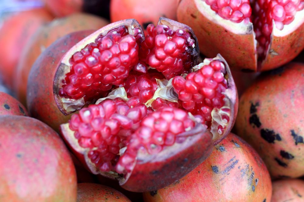 FROM A TO Z 
FRUITS & VEGETABLES IN AYURVEDA 
