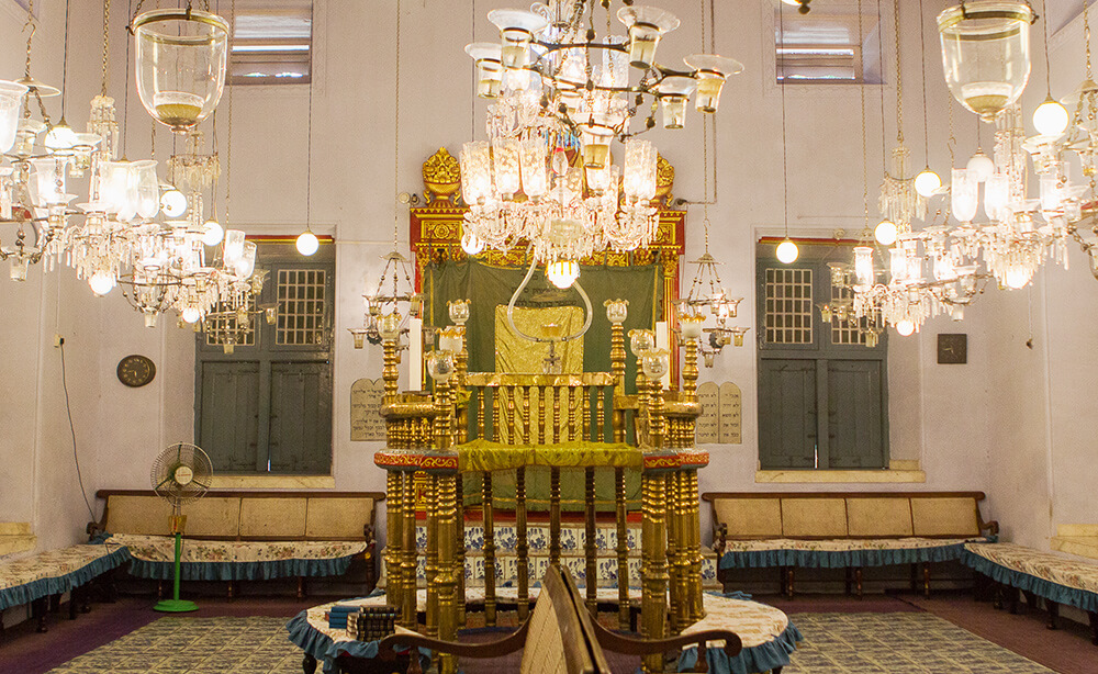 A JEWISH AUTUMN IN KOCHI -A comparison of the decor of Paradesi synagogue for Simchat Torah with that of usual days. 