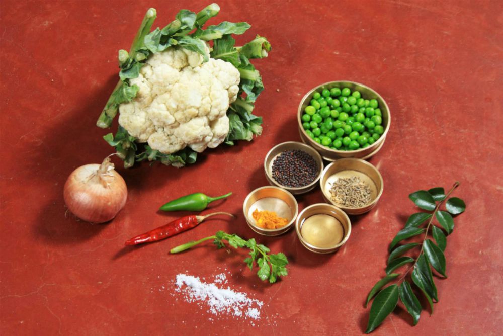 CAULIFLOWER AND PEAS