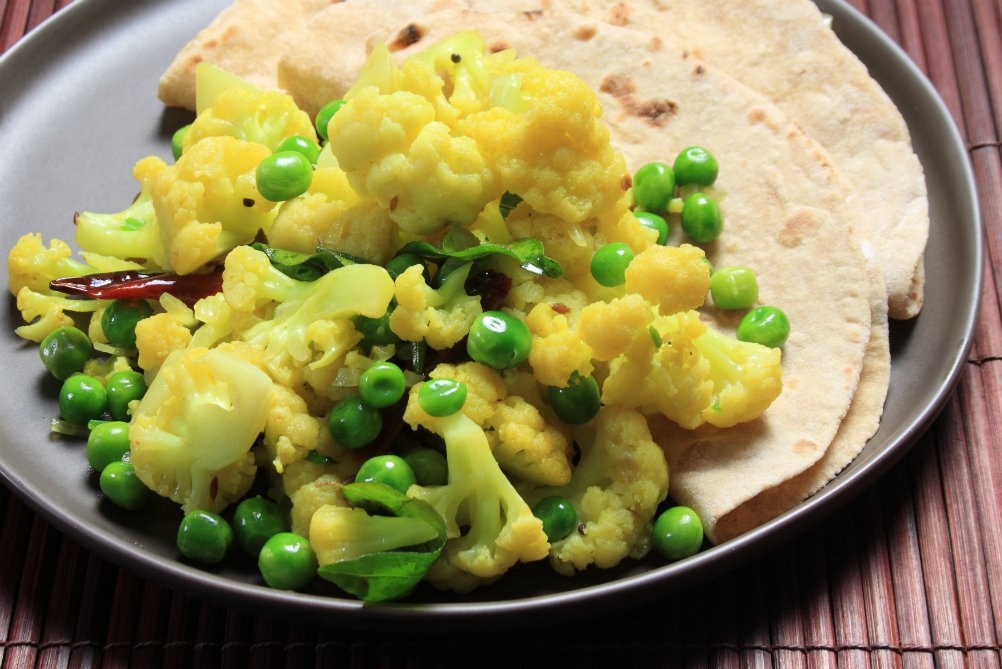 CAULIFLOWER AND PEAS