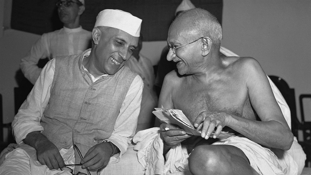 Jawaharlal Nehru in conversation with Mahatma Gandhi